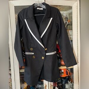 Ellae’ Lisque black white blazer gold buttons M